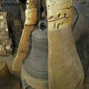Aufgeschnittene Form mit Glocke